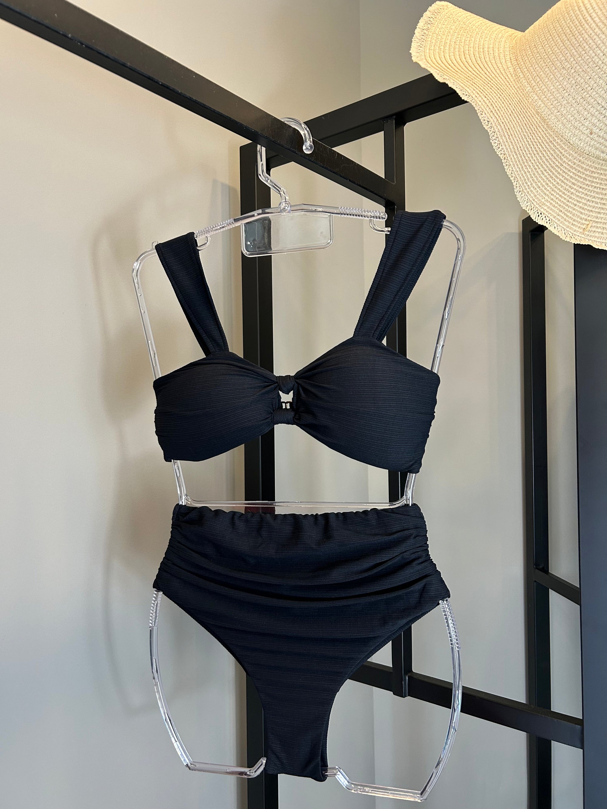 Biquíni Hot Pant preto Yeskla
